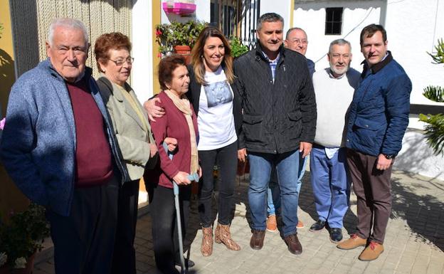 Susana Díaz respalda en Almáchar al sector de la uva pasa moscatel y pide a Juanma Moreno que mantenga las ayudas