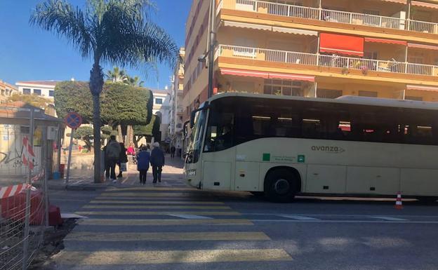 La parada de bus del Ayuntamiento de Rincón de la Victoria se traslada