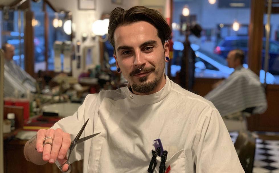 Monty, el barbero malagueño que triunfa en Youtube