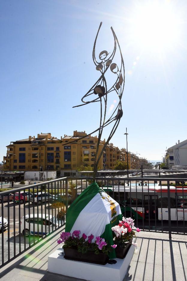 'La danza' de Vicente de Espona baila al fin en San Pedro Alcántara