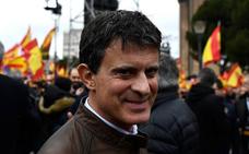 Valls evita sumarse a la instantánea con Vox