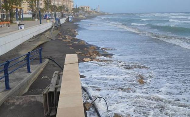 Costas licita la redacción de los proyectos para regenerar playas en Torrox y Marbella