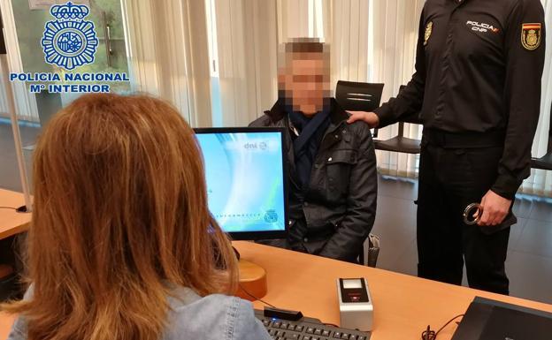 Va a renovarse el DNI en Logroño y acaba detenido por tres robos violentos en Málaga