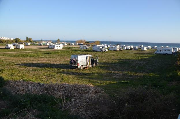 Quejas vecinales por la presencia masiva de autocaravanas en Nerja