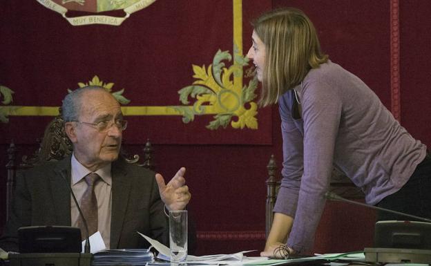 El alcalde tira del último cartucho: le pide a Málaga Ahora negociar las cuentas