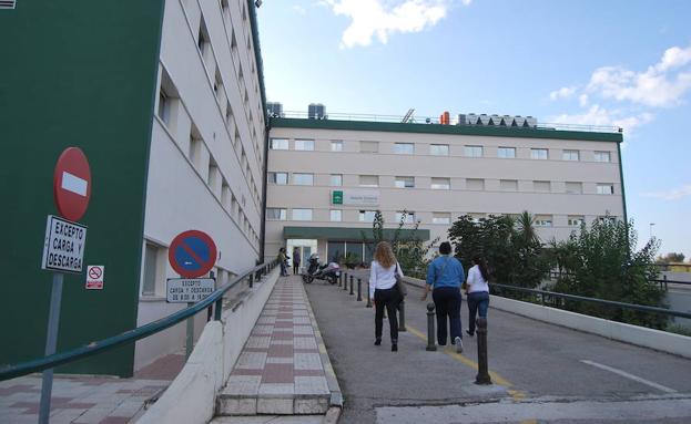 Detenida tras intentar arrojar a su bebé recién nacido a una acequia durante una riña familiar en Vélez-Málaga