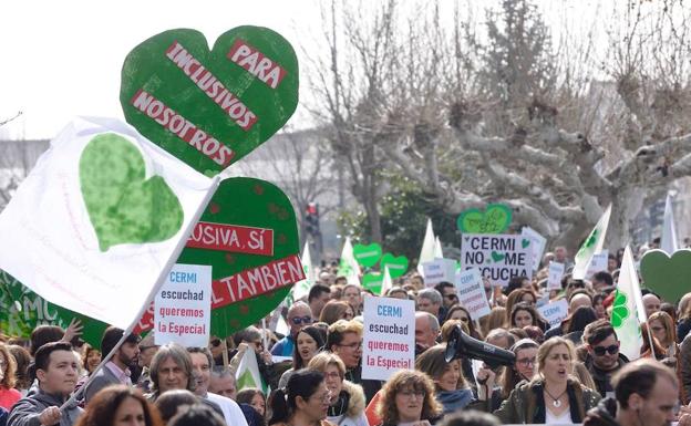 Miles de personas se manifiestan en Valladolid en defensa de la Educación Especial