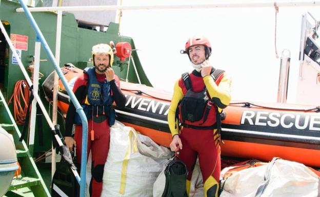 Un bombero malagueño podría ser condenado a 20 años por salvar vidas en el Mediterráneo