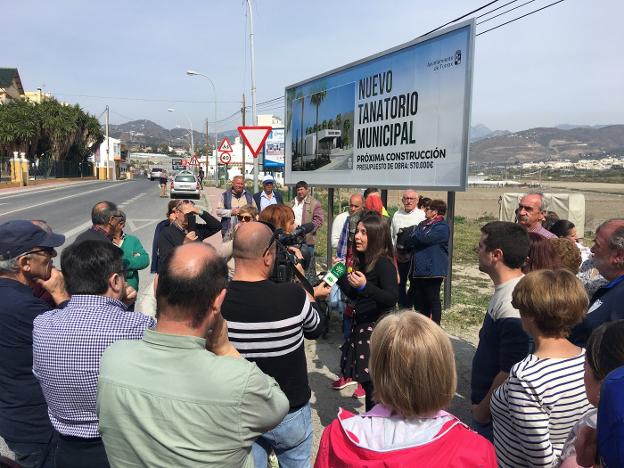 Vecinos de Torrox se movilizan en contra de la ubicación del primer tanatorio