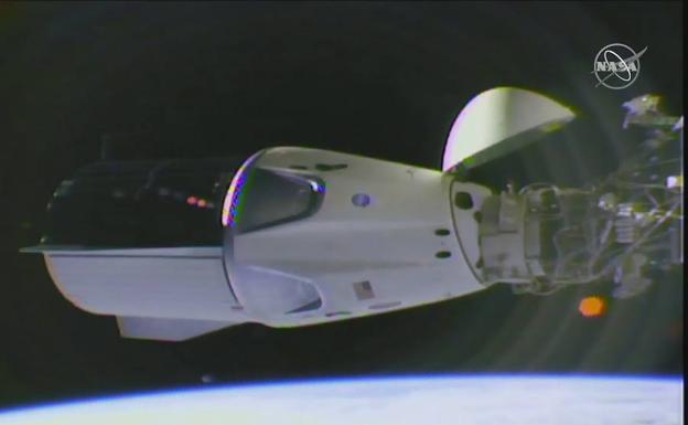 La cápsula Dragon de SpaceX se acopla con éxito a la Estación Espacial Internacional