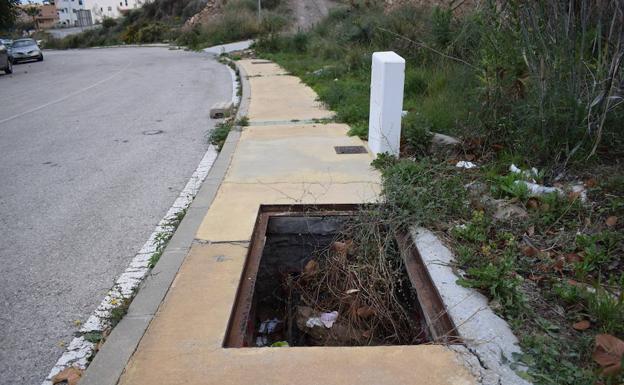 Fotodenuncia: arqueta descubierta