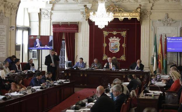 Bronca política en el pleno del Ayuntamiento de Málaga