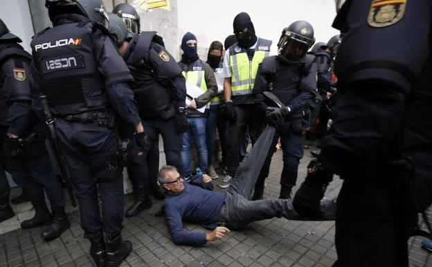 Un juzgado de Barcelona cree que la Policía usó una violencia desmesurada el 1-O