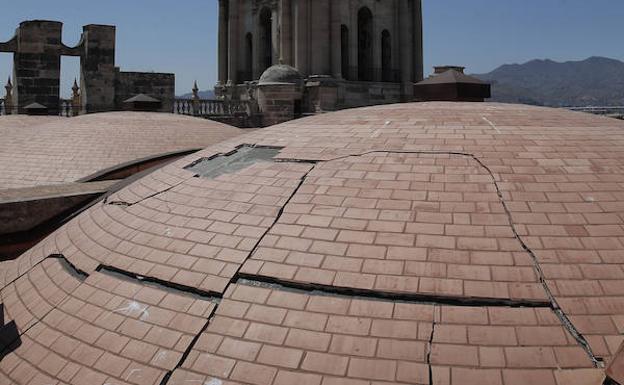 Bendodo ordena a Cultura que aborde la finalización de las obras de la Catedral de Málaga