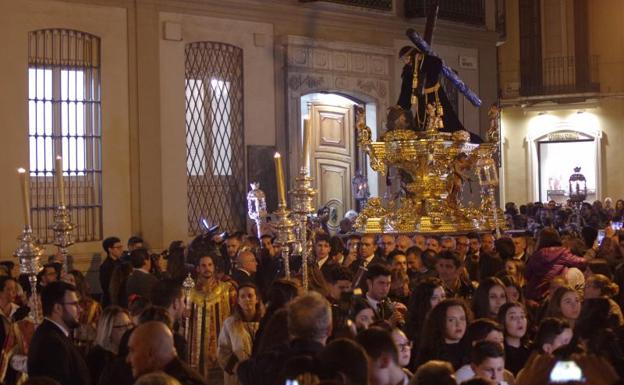 El Chiquito hace grande el vía crucis de la Agrupación de Cofradías