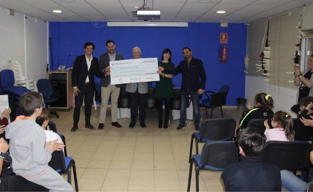 Los hosteleros entregan 10.620 euros a la asociación Nena Paine