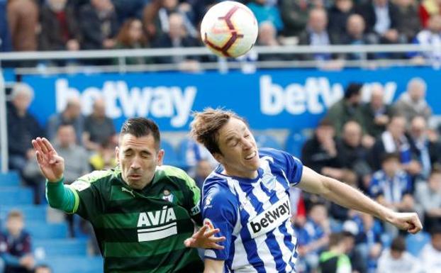 Alavés y Eibar empatan en un duelo abierto y con ocasiones