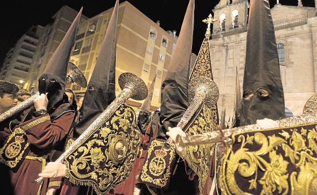 Las cofradías del Jueves Santo barajan un plan para encajar el cambio de recorrido de la Misericordia