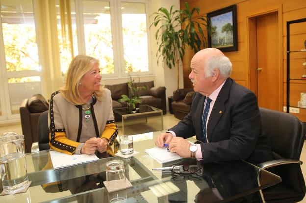 Muñoz denuncia que el anterior gobierno de la Junta no rescató la concesión y el hospital sigue bloqueado