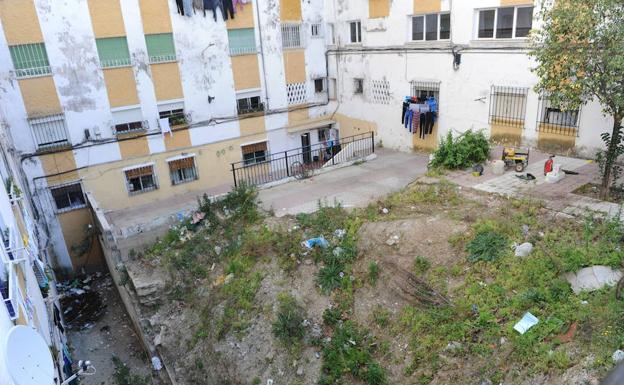 Arrancan las obras de reconstrucción de la plaza de calle Salduba tras su derrumbe a finales de 2016
