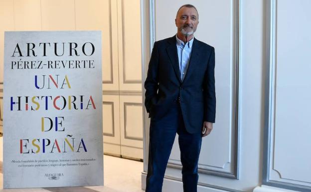 Pérez-Reverte: «España está en demolición»