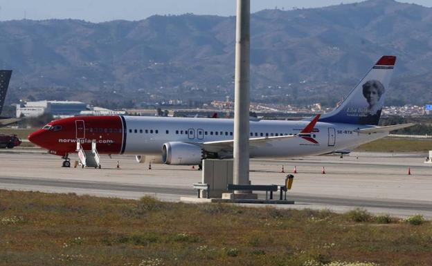 Un Boeing 737 Max8 de Norwegian, parado en el aeropuerto de Málaga