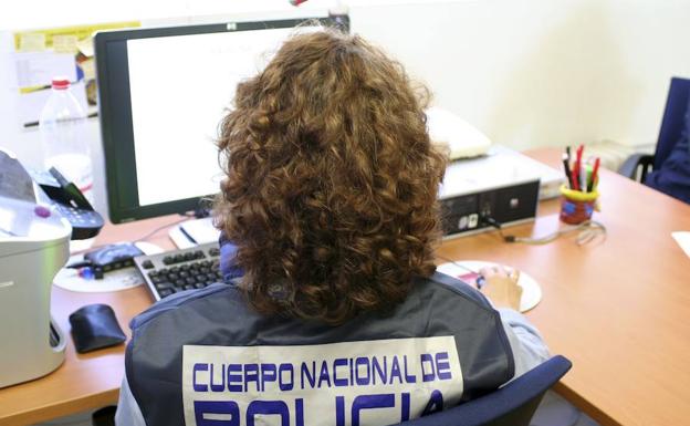 Desarticulan una banda criminal especializada en estafas por internet asentada en San Fernando