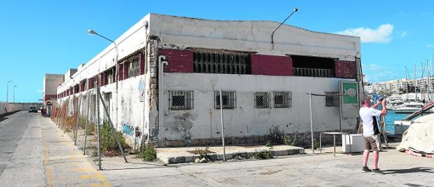 El sector pesquero reclama una reforma integral del puerto tras años de abandono por el jeque