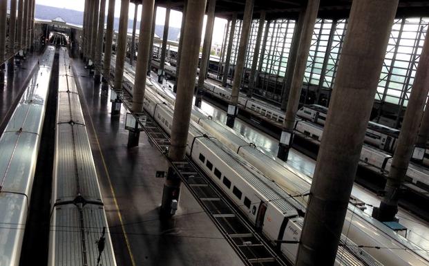 Una avería eléctrica ya solucionada en Atocha afecta a 16 trenes AVE