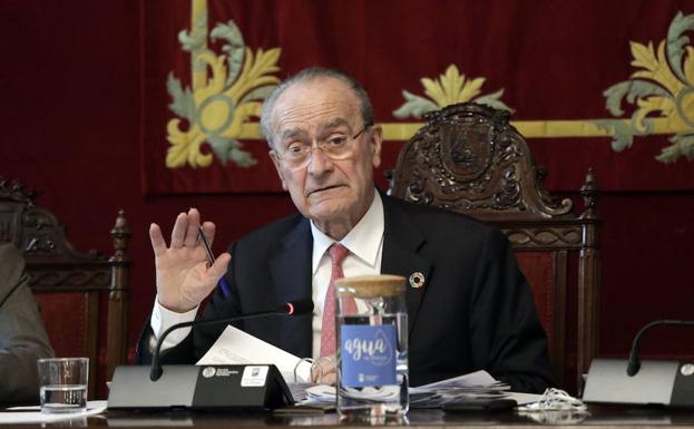 El whatsapp del alcalde de Málaga contesta de forma personalizada a un técnico de IU