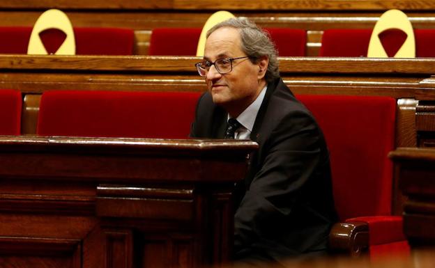 Torra tiene 24 horas para retirar las esteladas y los lazos de las consejerías