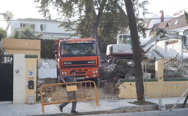 Derriban una casa que albergó a cientos de refugiados durante la Guerra Civil