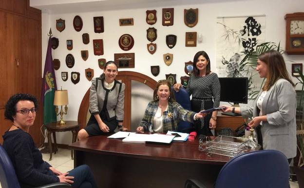 El Área de Protocolo cambia de cara: entra Pilar Alonso, que deja la Gerencia