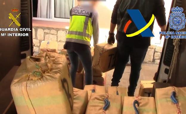 Detenidos siete miembros de una red que introducía en España hachís a través de puertos deportivos de Málaga