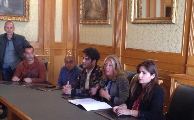 La alcaldesa firma con los sindicatos el protocolo para la evaluación de los puestos de trabajo del Ayuntamiento