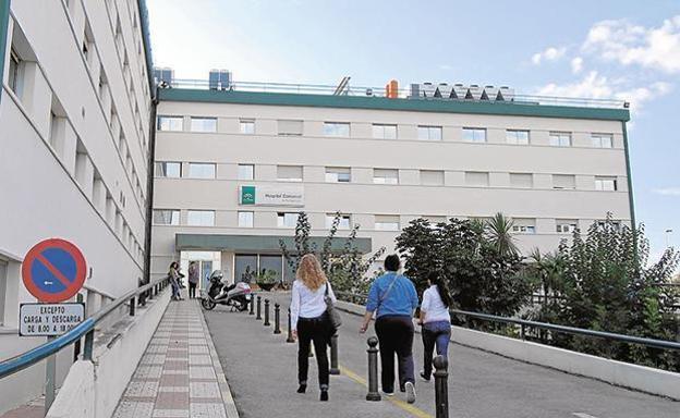 Una mujer de 56 años, afectada por inhalación de humo y una quemadura leve en el incendio de una vivienda en Cómpeta