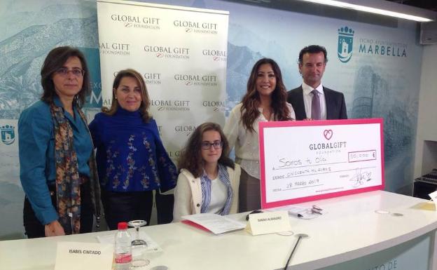 La fundación de María Bravo recauda en Dubai 50.000 euros para las prótesis de Sarah