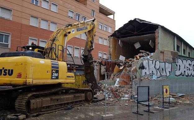 En vídeo, el inicio de los trabajos de derribo de La Mundial