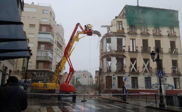 El derribo de La Mundial, en imágenes