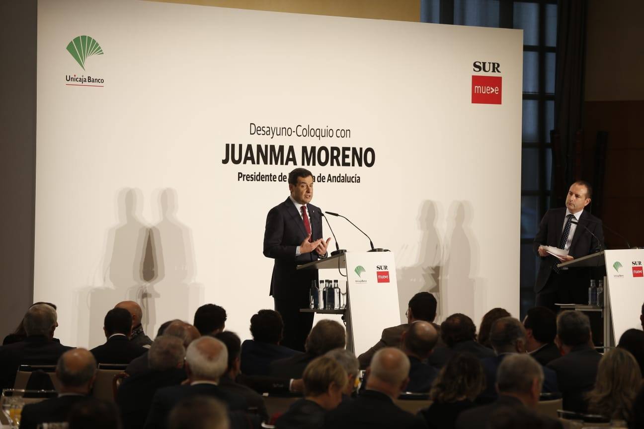 Imágenes de los asistentes del Foro SUR con el presidente de la Junta, Juanma Moreno