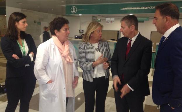 El Ayuntamiento plantea al SAS gestionar el 'parking' del hospital para que deje de ser de pago