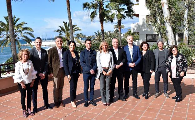 Ángeles Muñoz integra una decena de caras nuevas en «una candidatura de ciudad»