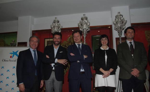 La Cofradía de los Estudiantes aumenta su patrimonio con cuatro nuevos ciriales