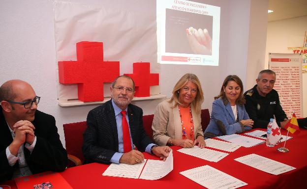Marbella amplía el convenio con Cruz Roja para crear una unidad de acción inmediata en la calle para los sintecho