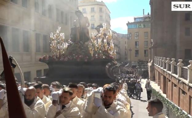 Momento histórico: los tronos de Humildad y Paciencia por la rampa de la Catedral