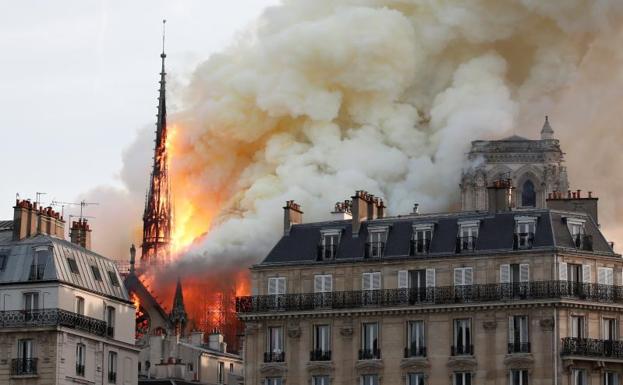 Fotos | Espectaculares imágenes del incendio de la catedral de Notre Dame, en París