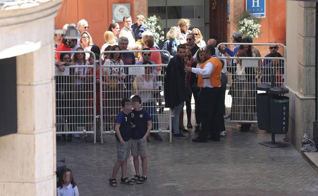 La falta de señalización, las vallas y las obras de la Alameda, principales quejas del nuevo recorrido de la Semana Santa