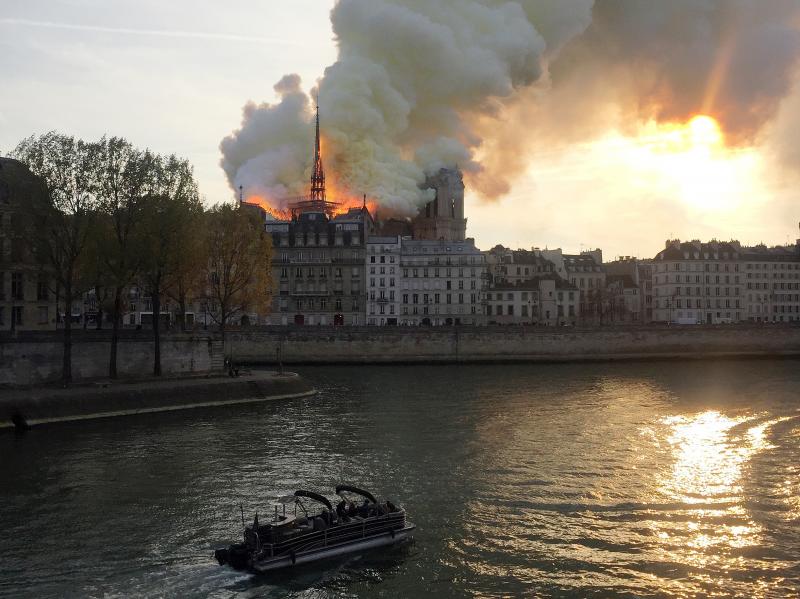 El incendio de la catedral de Notre Dame, en imágenes