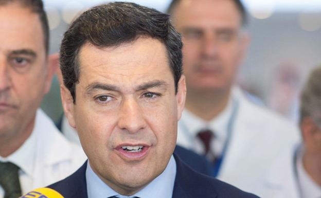 Juanma Moreno lamenta la muerte de Manuel Alcántara, «un andaluz sabio y brillante, con una mente clara y abierta»