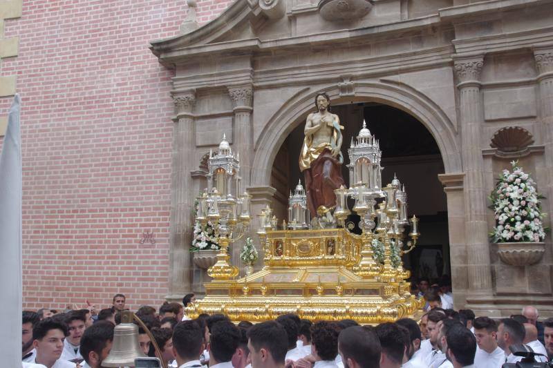 La procesión del Resucitado de Málaga, en imágenes